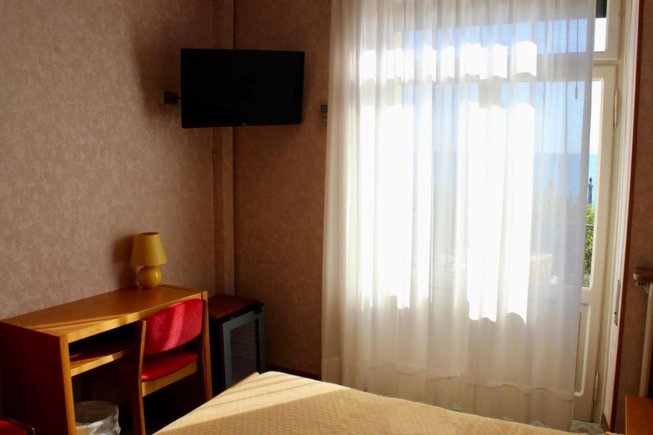 Hotel Tre Corone ガルダ エクステリア 写真